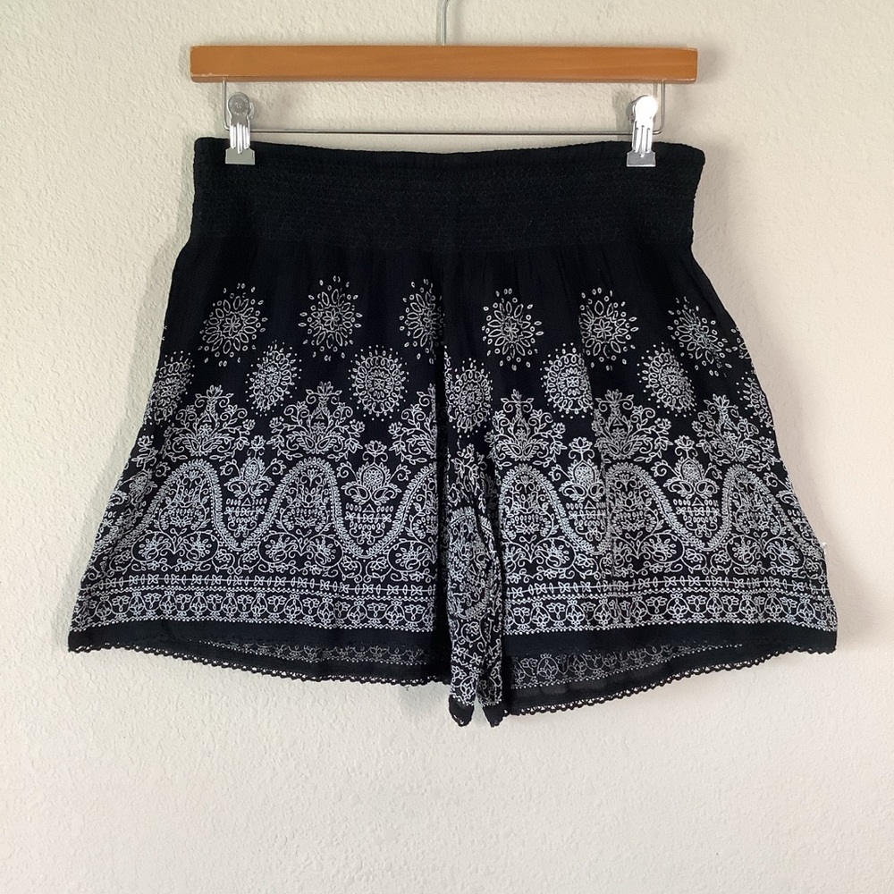 BILA Boho Shorts XL Smocked Waist NEW Bandanna Print Beach Resort Vacation Black
